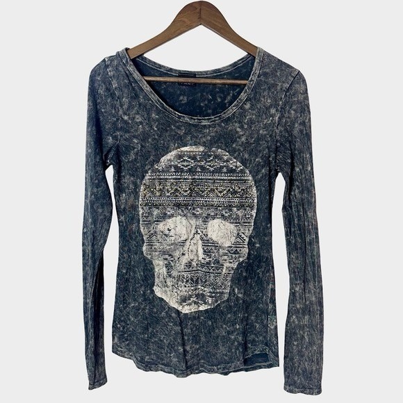 Daytrip Y2K Gray Acid Wash Skull Stud Graphic Long Sleeve Top Medium Grunge - Picture 10 of 10